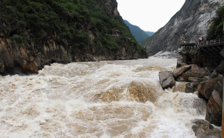 云南玉龙虎跳峡风景二