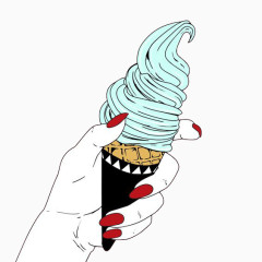 红指甲的手手拿冰淇淋