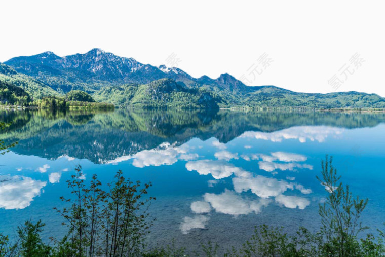 唯美雪山湖泊景色