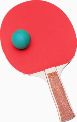 红色乒乓球拍和球