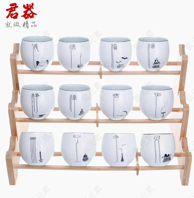 架子上的茶杯