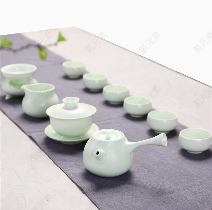 白色的茶杯茶具桌子