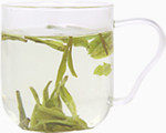 中秋节透明茶杯里的茶叶