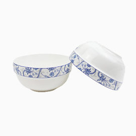 淡蓝瓷碗