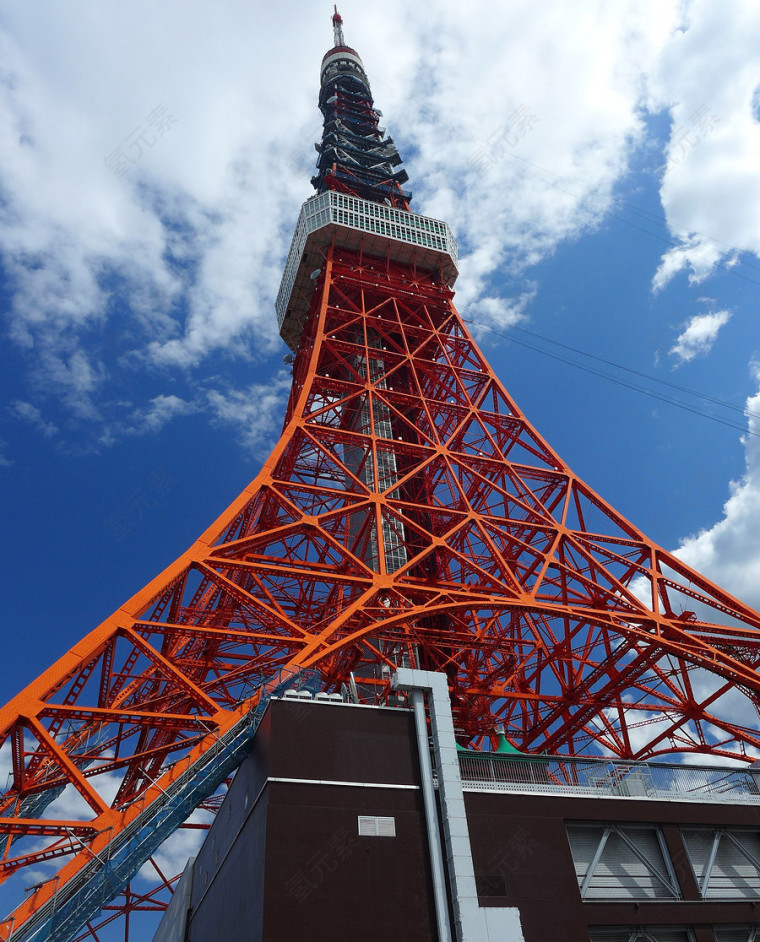 蓝天下的东京铁塔