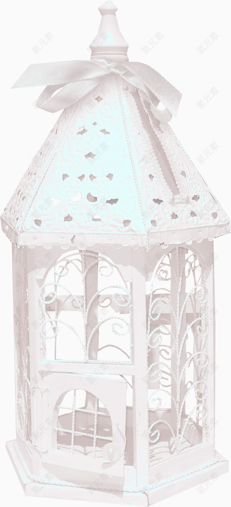 白色尖塔小房子