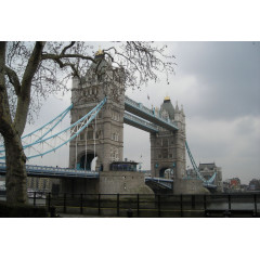 阴天的伦敦塔桥