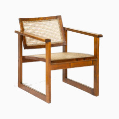木质的造型独特的椅子