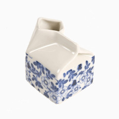 蓝色花纹陶瓷牛奶盒