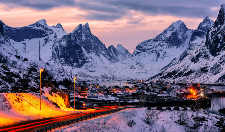 雪山 灯光 公路 背景