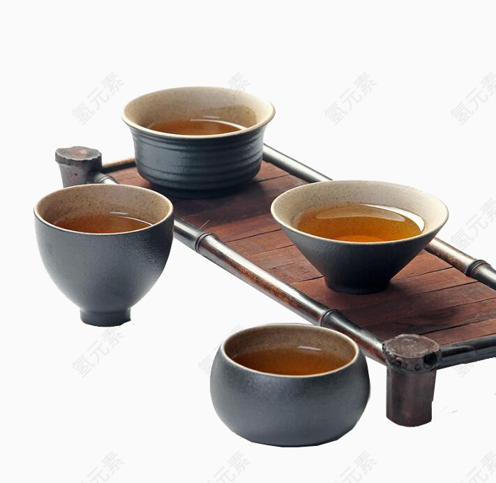 黑色茶杯茶水