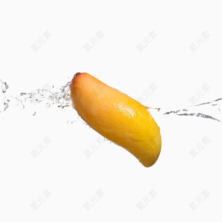 漂在水里的芒果