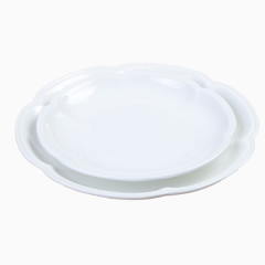 两个白色陶瓷盘子