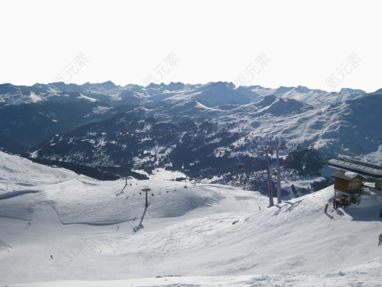 雪山下的滑雪场