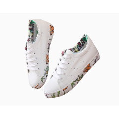 花朵装饰白鞋运动鞋