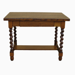 木质桌子