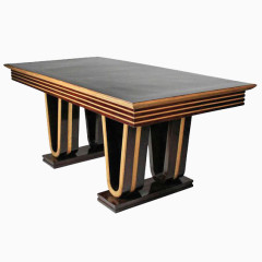 多层木桌
