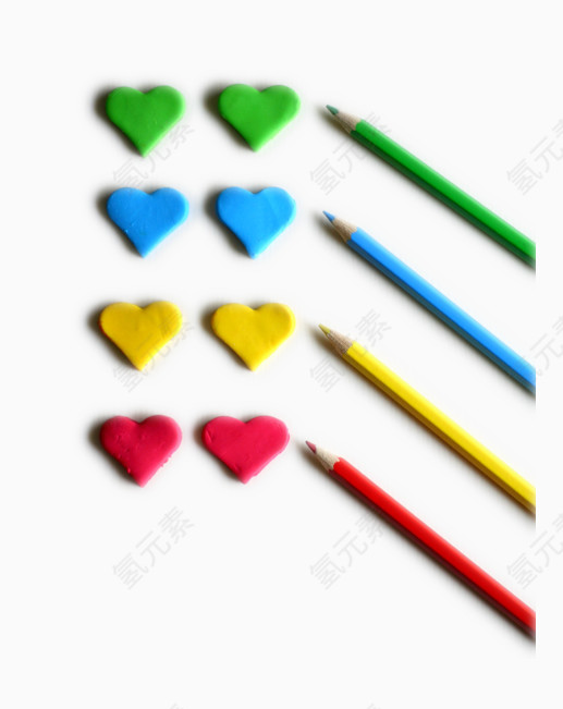 彩色铅笔和爱心素材