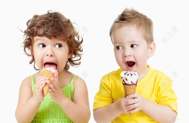 吃冰淇淋的小孩