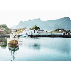 安静的湖面 游轮船舶 岸边 山峰 风景 湖泊 湖面倒影树木风景 美丽景色 美景 风景摄影 夕阳图片