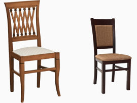 两个木椅子