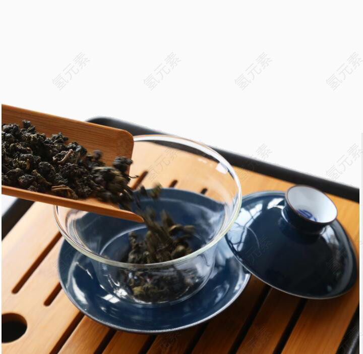 茶叶和玻璃茶杯