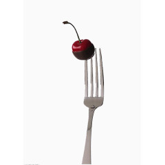 叉子插着的樱桃