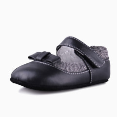 欧洲宝贝黑色粘袢羊皮运动鞋