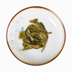瓷碗盘中龙井茶叶