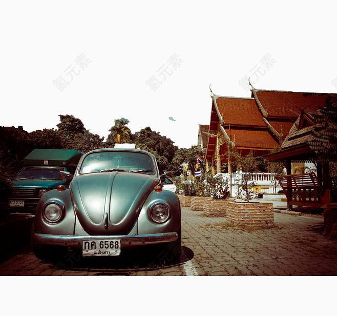 泰国清迈停着甲壳虫的传统建筑