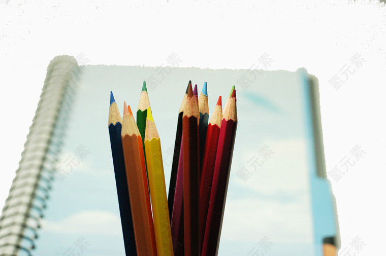 铅笔和绘画本