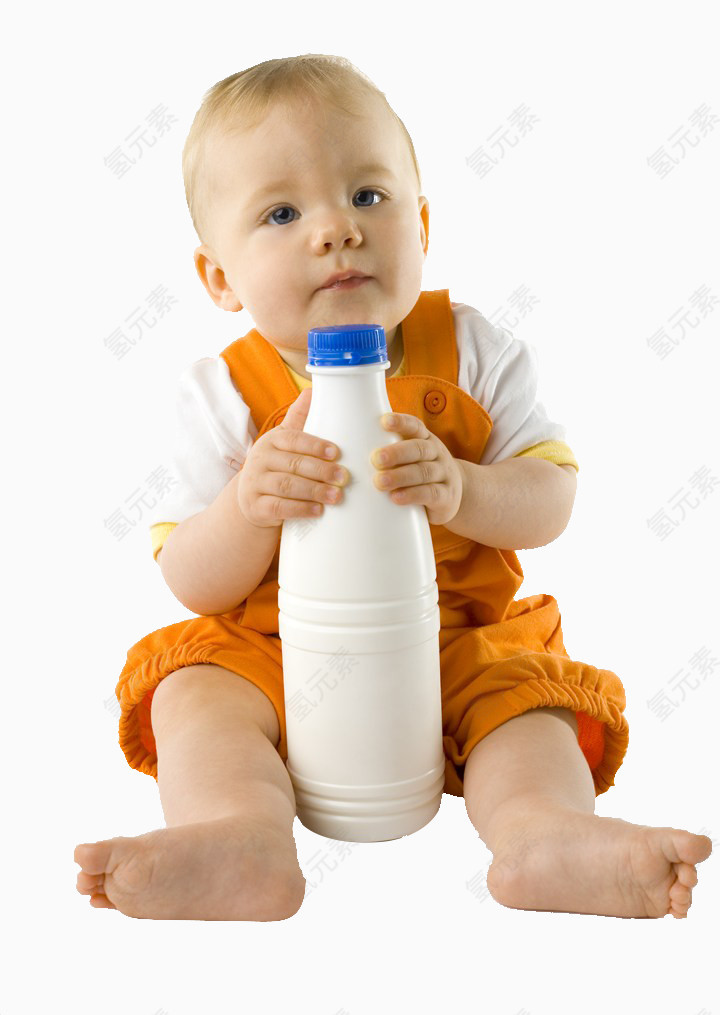 宝宝抱着瓶子