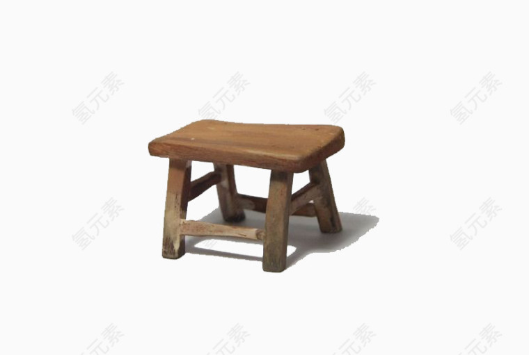 陈旧的木质小板凳
